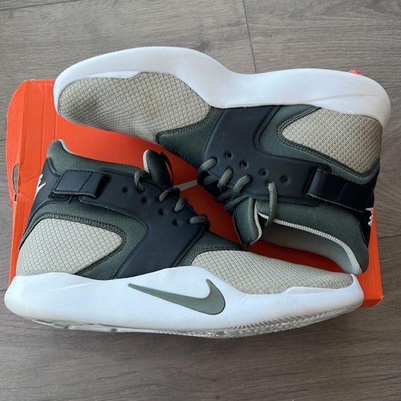 Nike Incursion - Picture 3 of 6